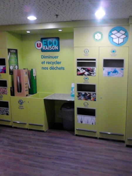 Fichier:Borne de collecte en magasin - 3.jpg